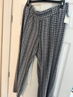 Premise Studio Black and White Patterned Pull-On Pants